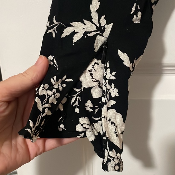 SALTWATER LUXE floral puff sleeve blouse Medium - Picture 3 of 6